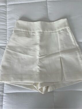 Zara Cream High-Waist Skort with Front Pleat